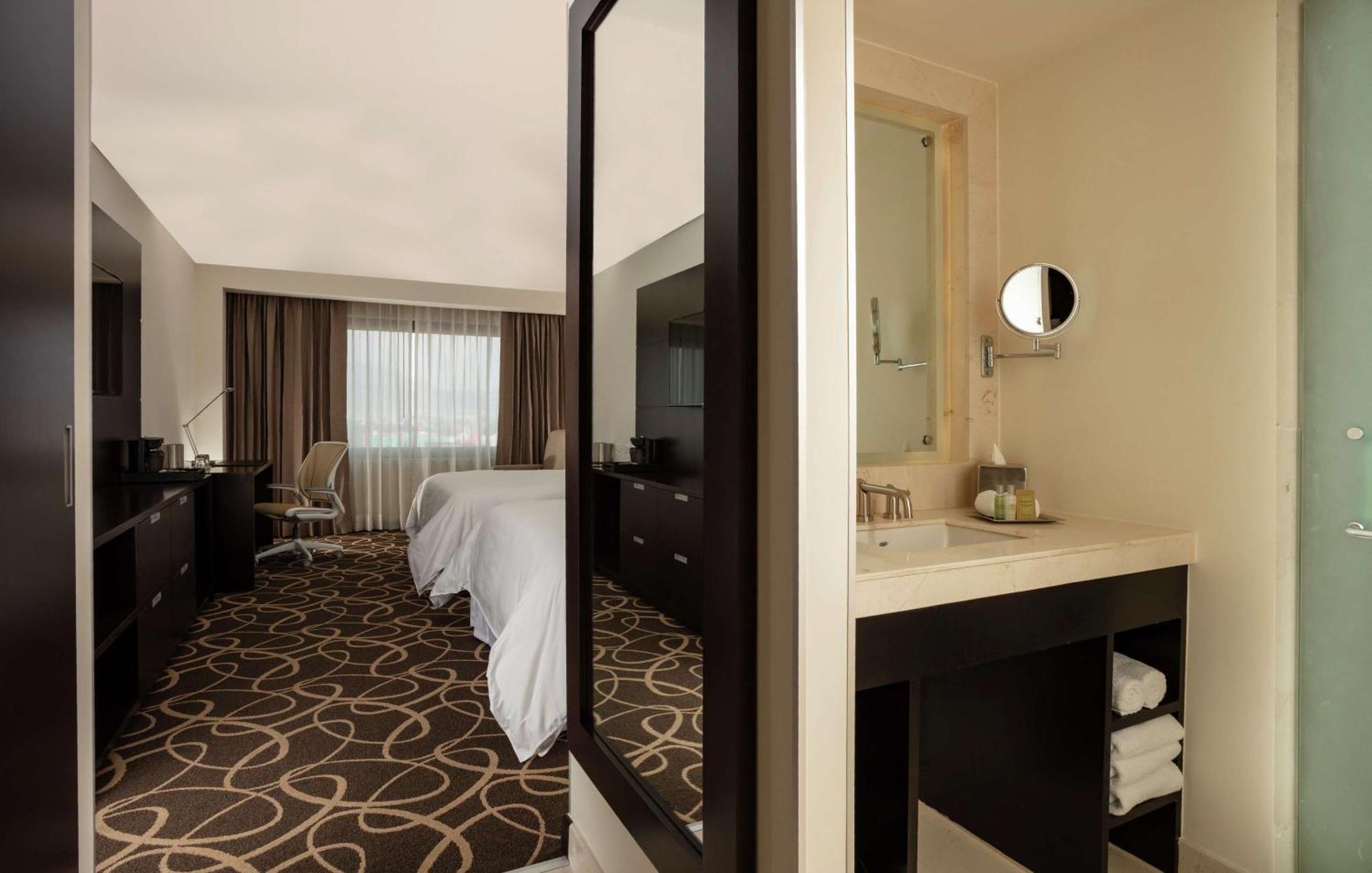Doubletree By Hilton Toluca Exterior foto